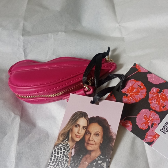 Diane von Furstenberg Pink Lip Shaped Coin Purse/Pouch - Picture 13 of 14